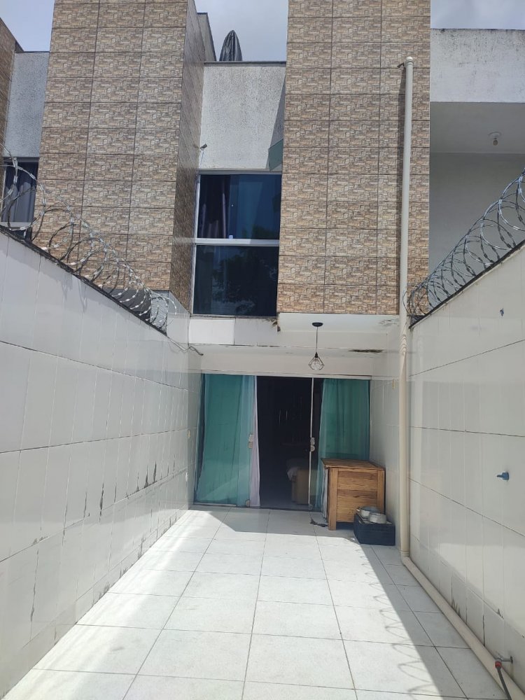 Casa Triplex - Venda - PARQUE DAS ACACIAS - BETIM - MG