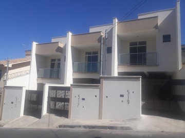 Casa Geminada à Venda